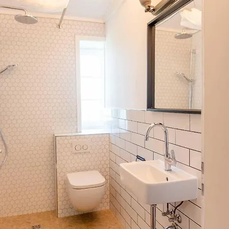 Mehrfamilienhaus Auf 800m Luftlinie Zum *