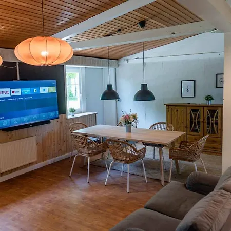 Mehrfamilienhaus Auf 800m Luftlinie Zum *